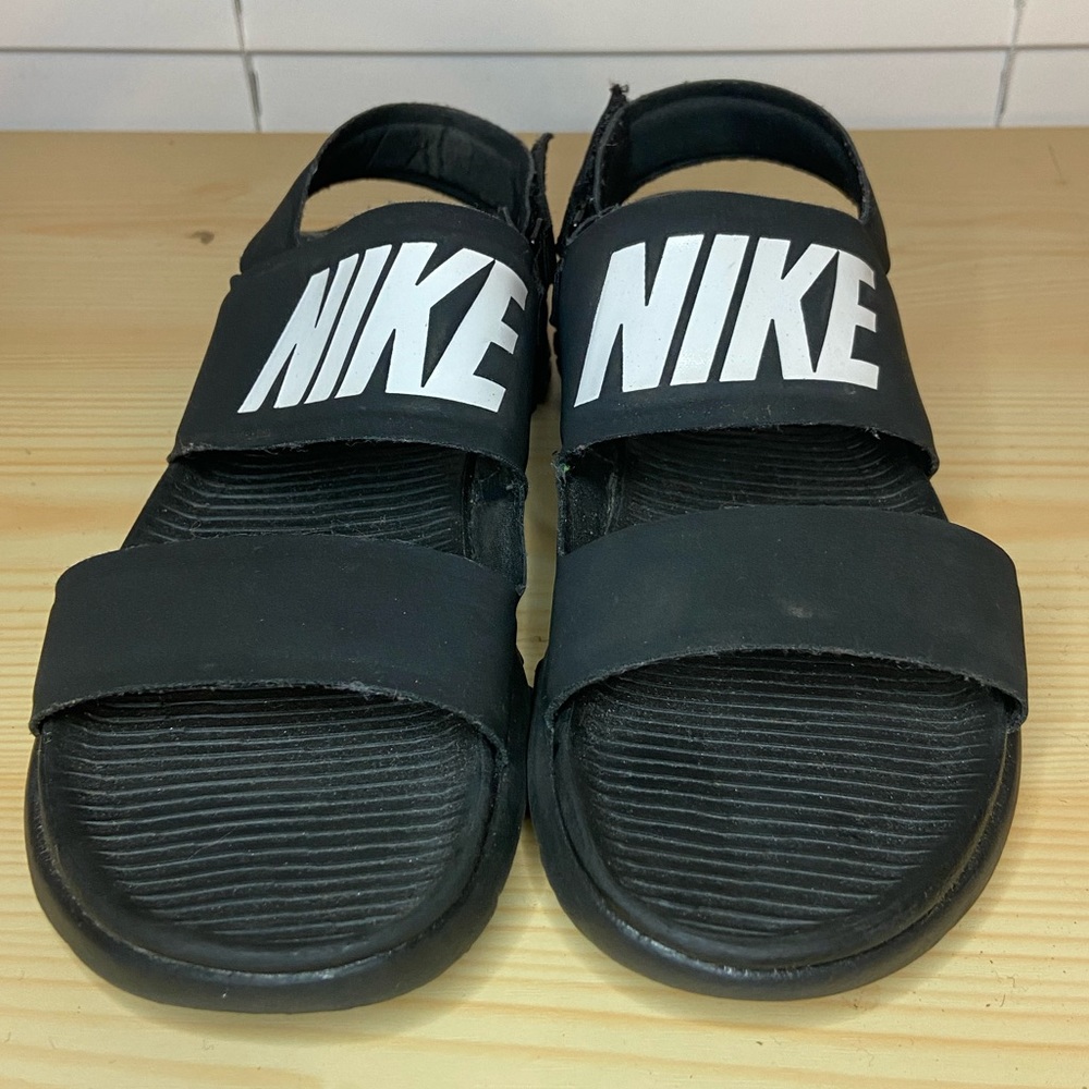 Nike womens Tanjun Sandal